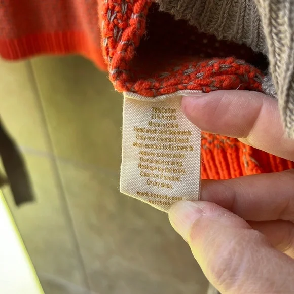 Stylish Orange and Tan Women's Sweater - Picture 12 of 13